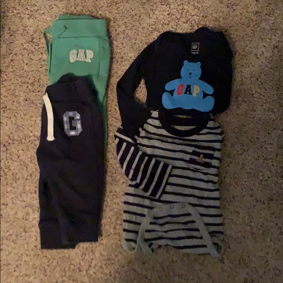 Baby Gap winter bundle 6-12 month - Picture 1 of 3